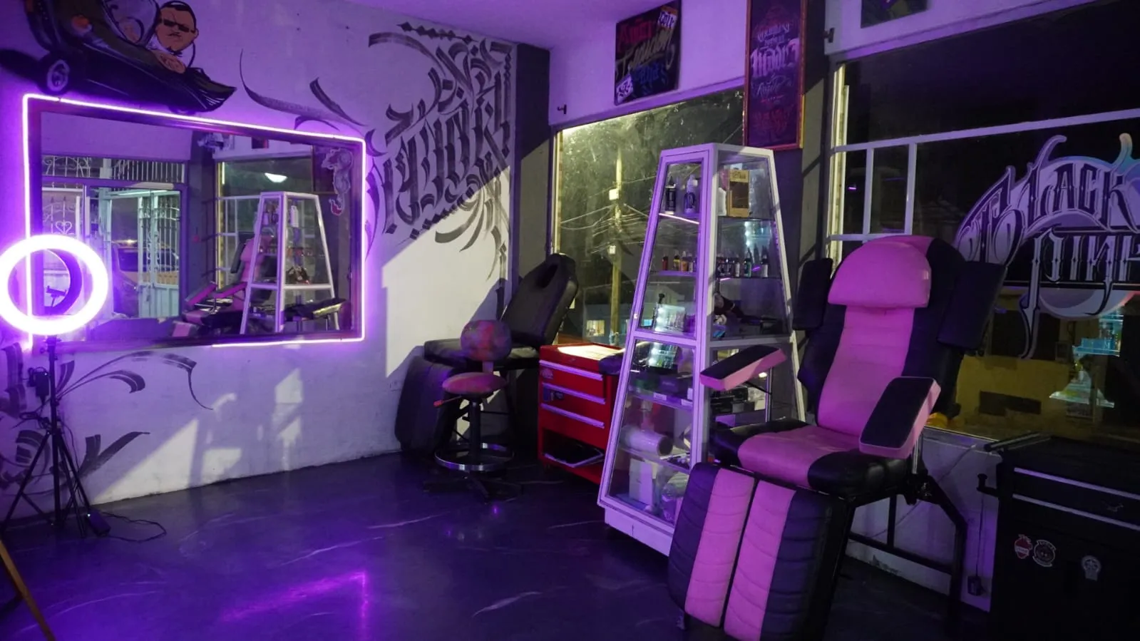 Estudio Black Pink tatoo por dentro